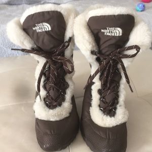 Snow boots